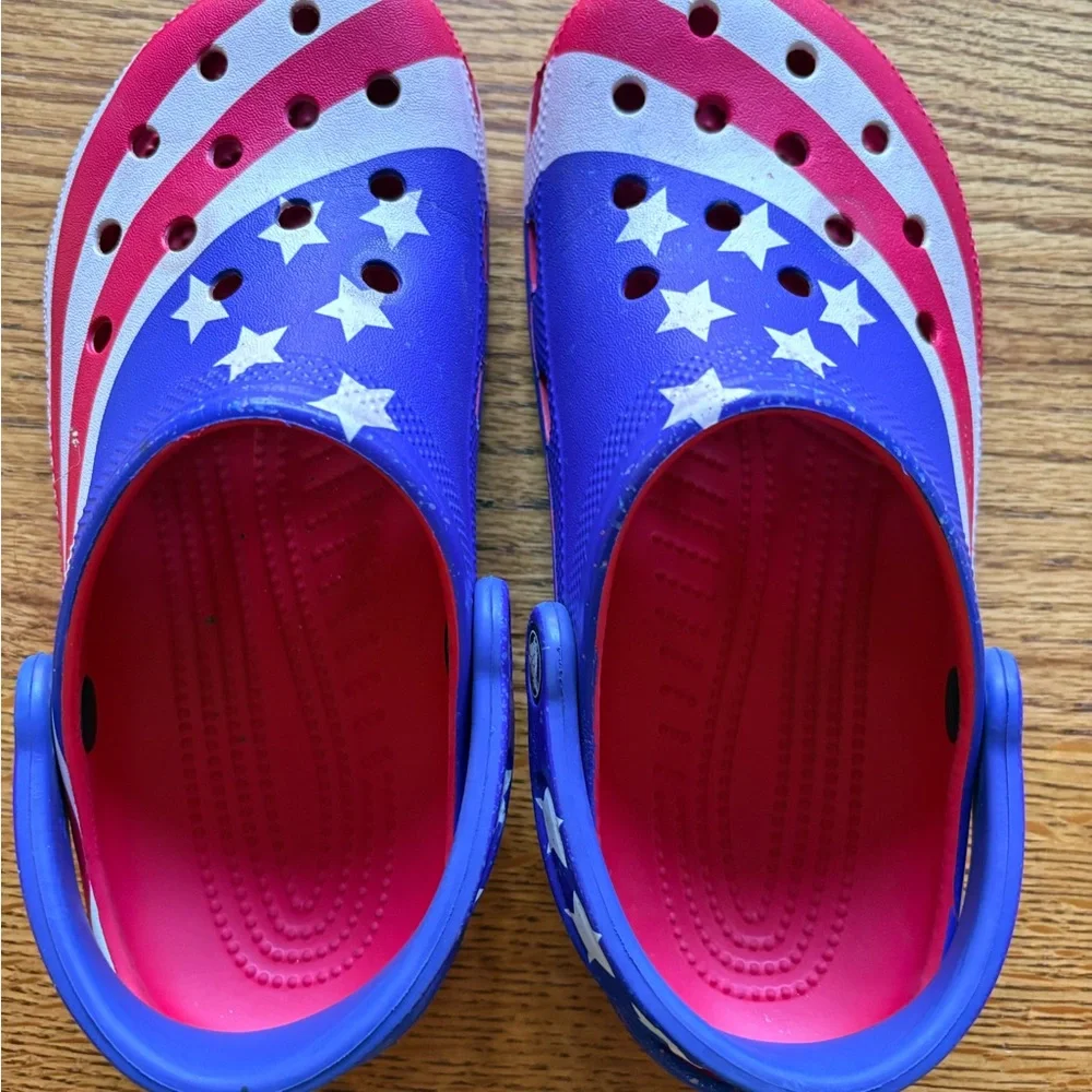 Crocs- UNISEX- J4- Classic, Patriotic, American flag, USA - Picture 2 of 11